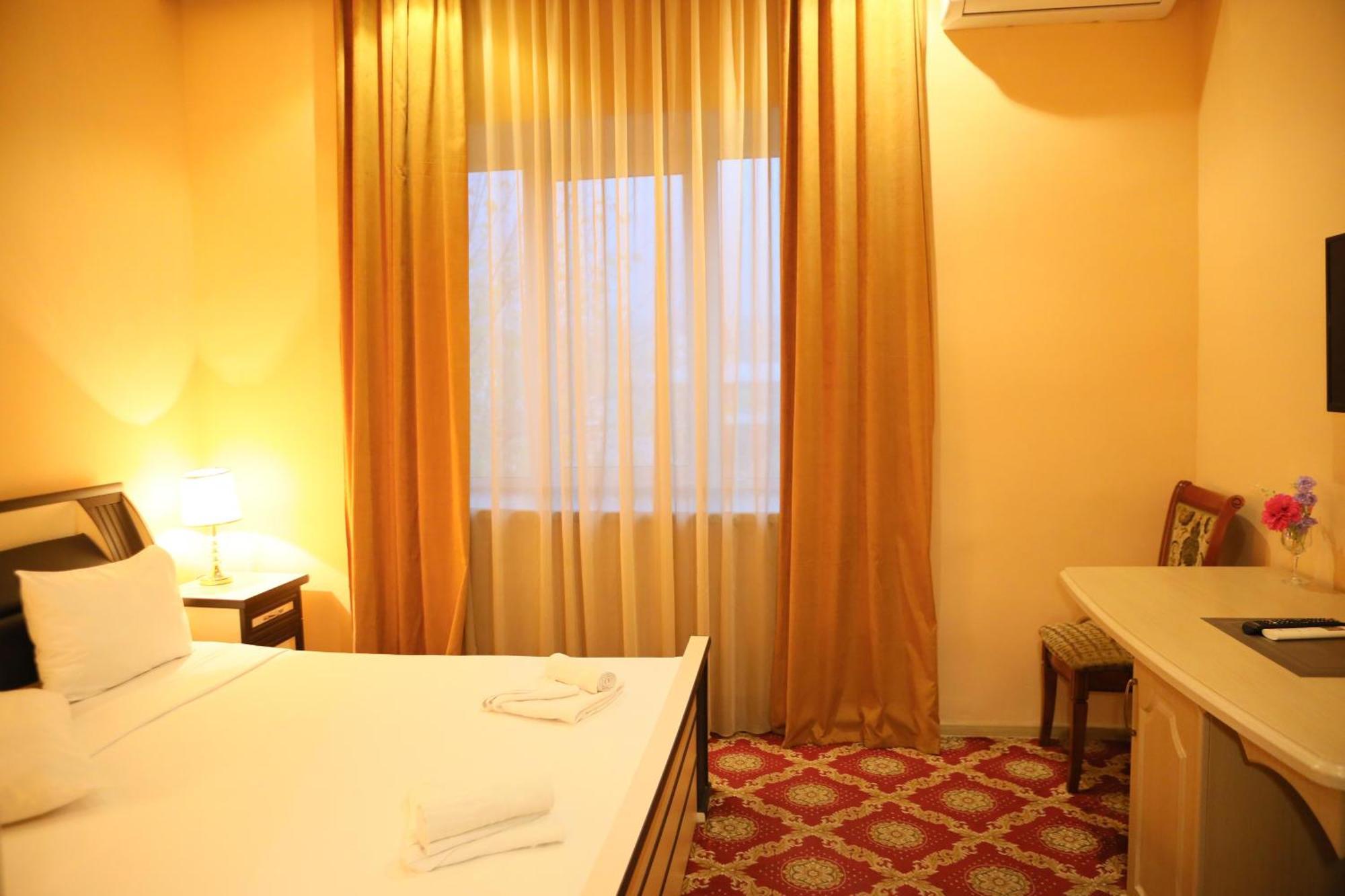Elko Hotel Jerevan Eksteriør billede