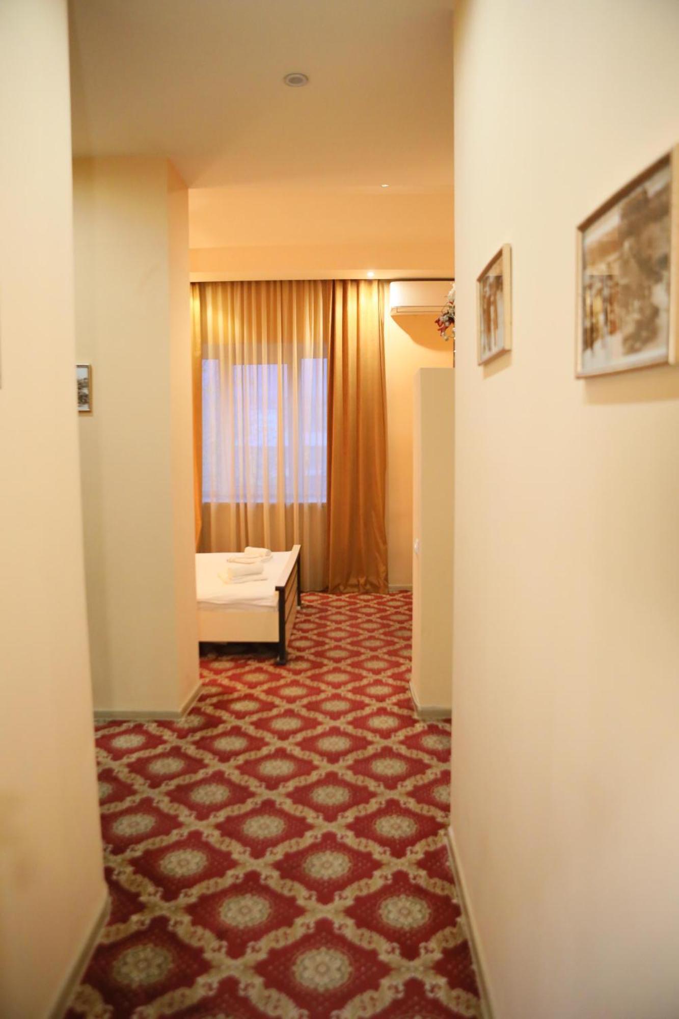 Elko Hotel Jerevan Eksteriør billede